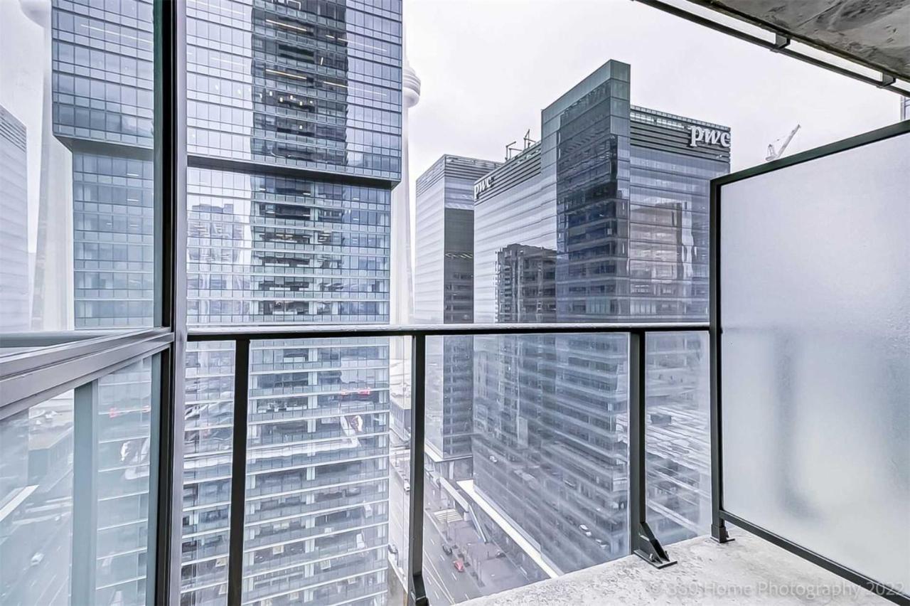 Prime Location - Stunning 2-Bdrm Condo Toronto Esterno foto