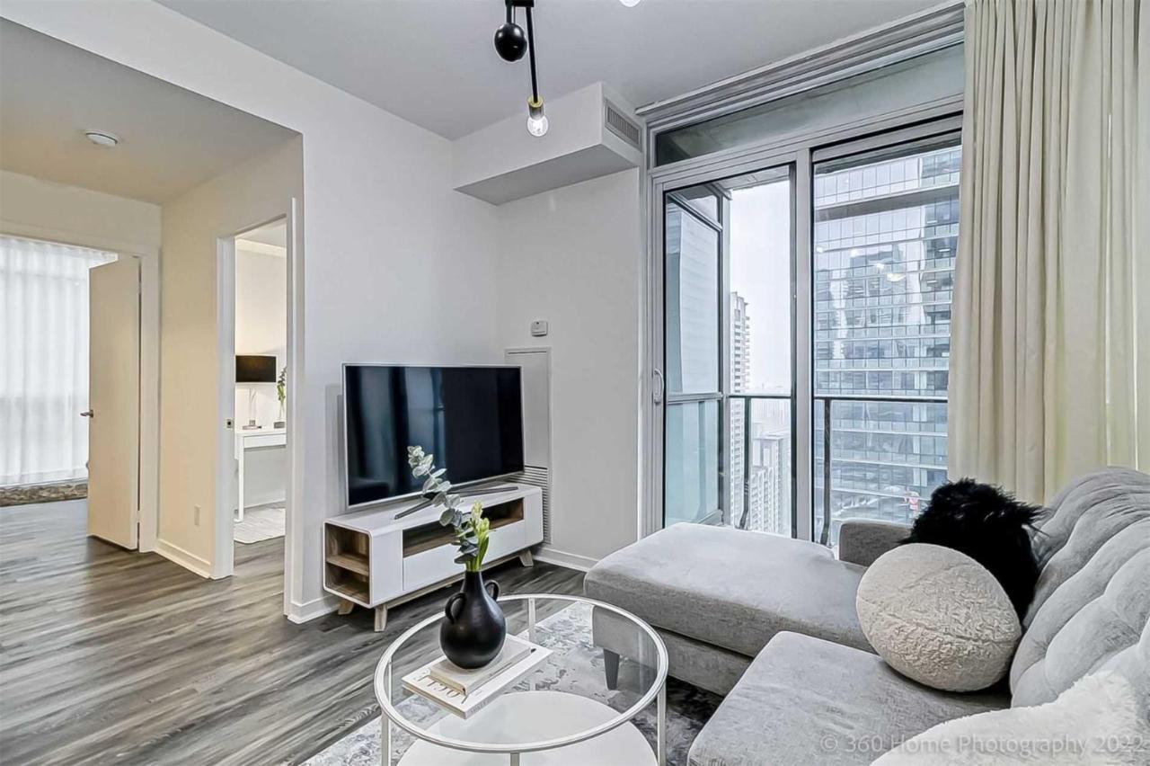 Prime Location - Stunning 2-Bdrm Condo Toronto Esterno foto
