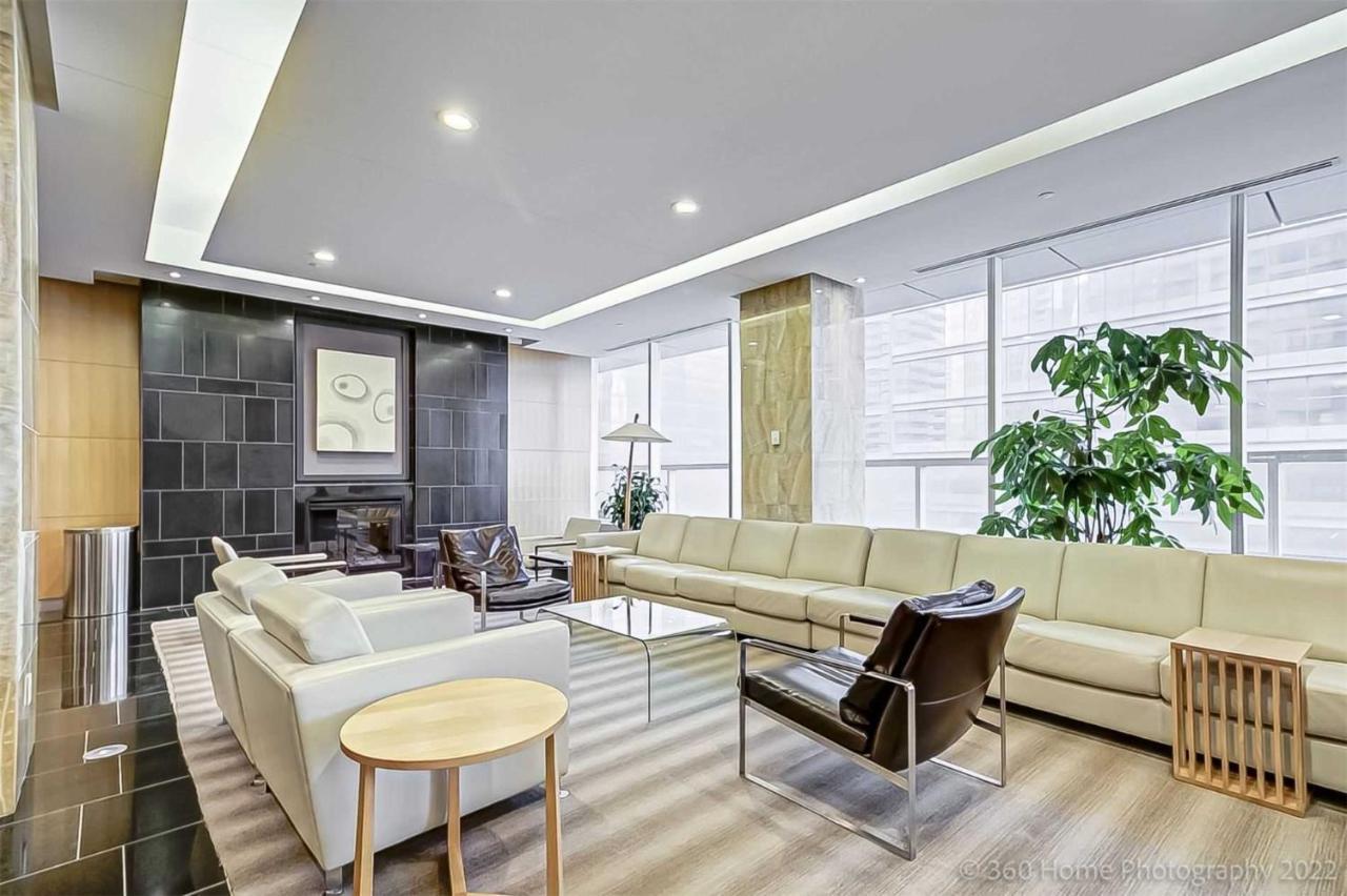 Prime Location - Stunning 2-Bdrm Condo Toronto Esterno foto